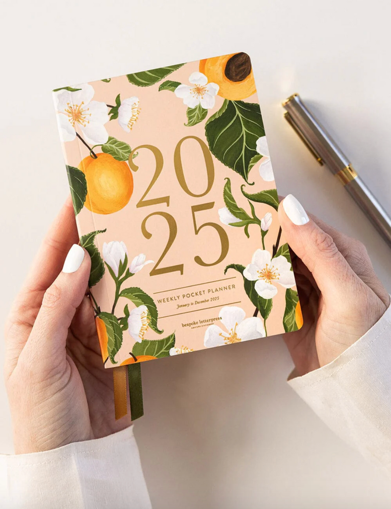 2025 Weekly Pocket Planner Peaches